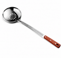 Spumieră din Inox cu Mâner din Lemn – 47 cm